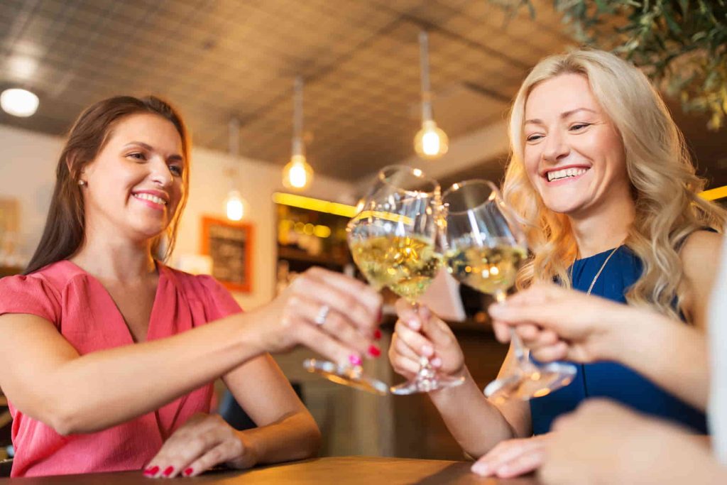 vino bianco aperitivo